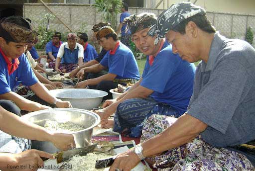 Ngelawar Penampahan Kuningan Ngelawar Penampahan Kuningan