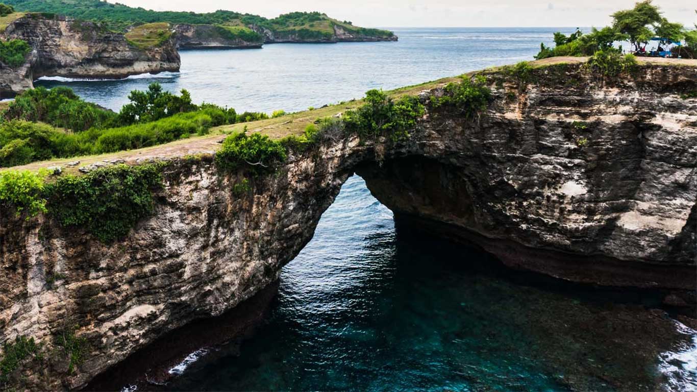 Gusti Bali Tours explore Broken Beach Nusa Penida